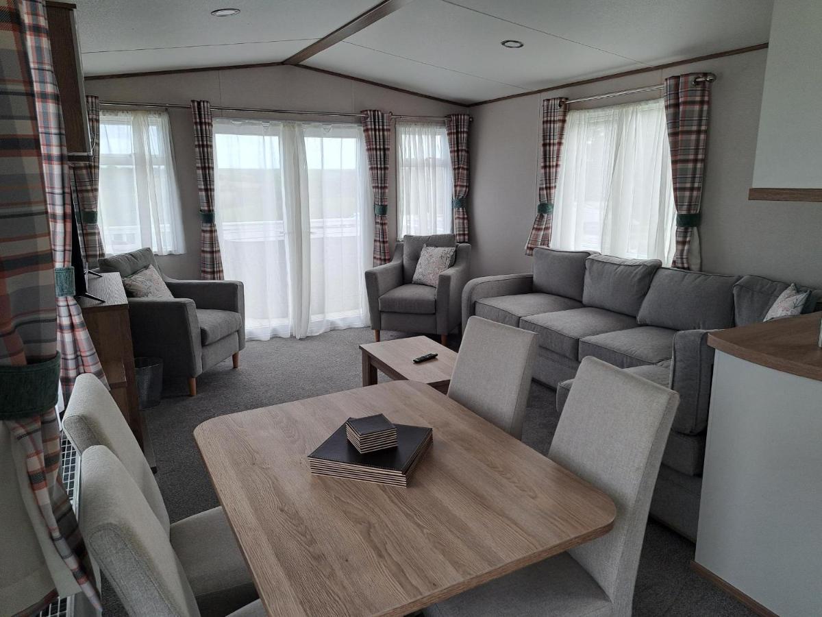 Our Kingfisher 34-4 Persons With Private Hot Tub-Pet Friendly-Tranquil Holiday Away From It All Yet Not Far From St Austell- The Holiday Home Has Two Bedrooms, Living And Dining Area, Equipped Kitchen-Decking-Outdoor Furniture-Fishing Lakes-Perfect Grampound Esterno foto