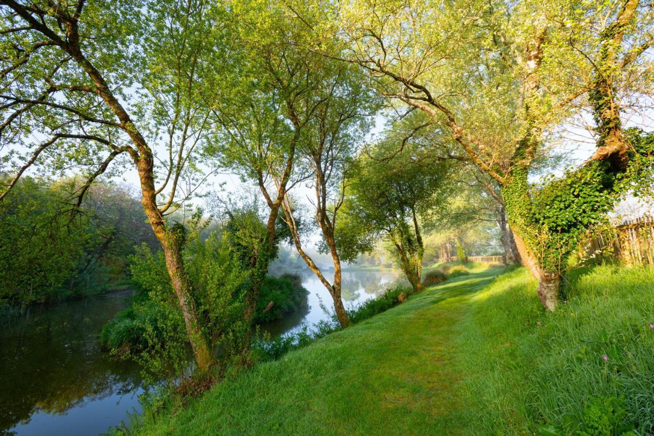 Our Kingfisher 34-4 Persons With Private Hot Tub-Pet Friendly-Tranquil Holiday Away From It All Yet Not Far From St Austell- The Holiday Home Has Two Bedrooms, Living And Dining Area, Equipped Kitchen-Decking-Outdoor Furniture-Fishing Lakes-Perfect Grampound Esterno foto